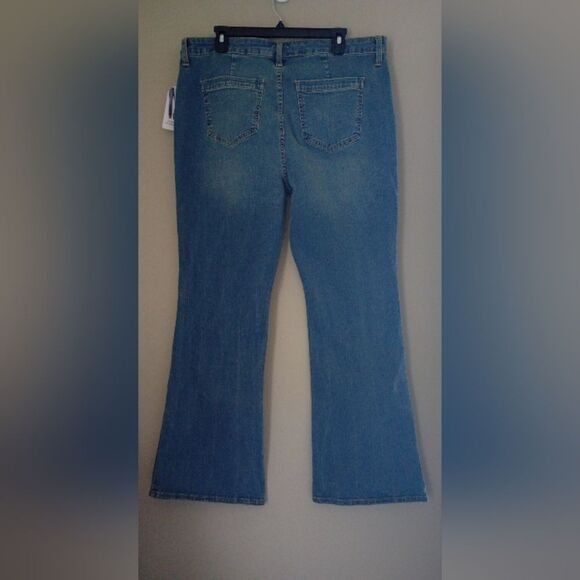 Time and Tru High Rise Flare Jeans Size 18 - Picture 2 of 9